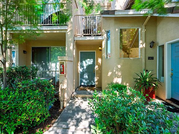 2nd image of 561 Manhattan Pl
