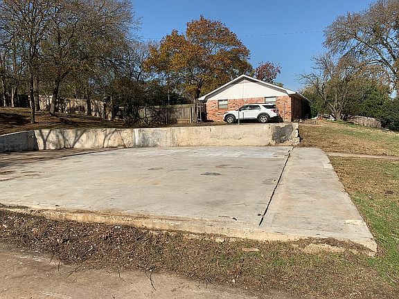 4th image of 9514 Brookhollow Dr