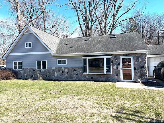 3rd image of 17300 Merriman Rd