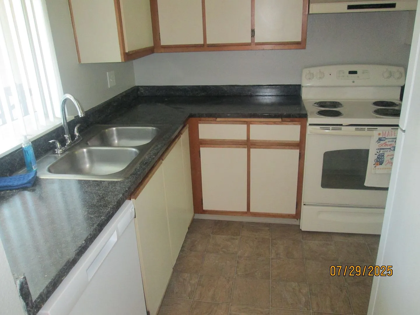 Pointe West Apartments — Photo 3