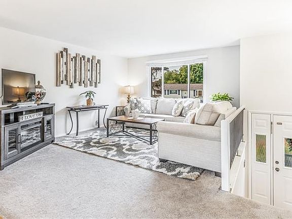 4th image of 904 Fox Run Cir