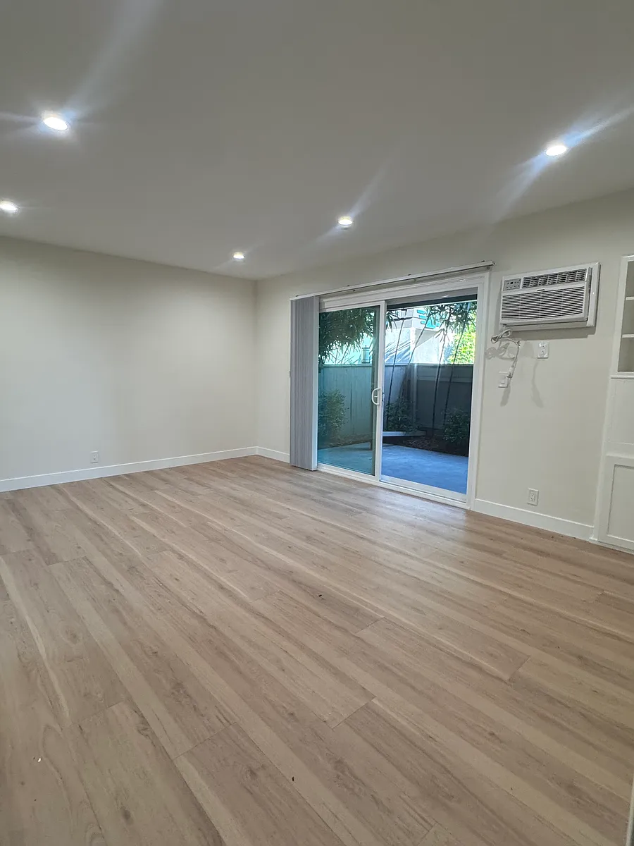 Building Photo - 283 S El Molino Ave #4