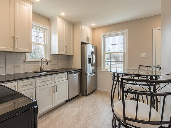 5th image of 1611 Olive St