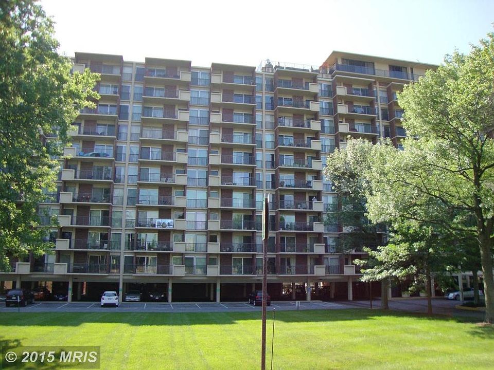 1st image of 1300 Army Navy Dr APT 828
