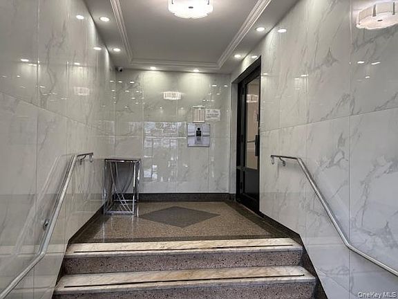 4th image of 2220 Burnett Street #1G