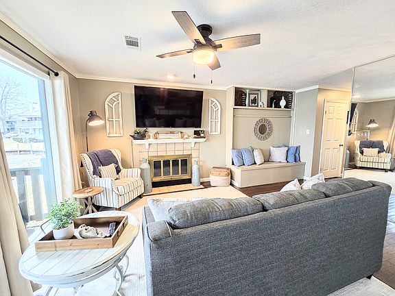 3rd image of 400 Farr Shores Dr APT 10A