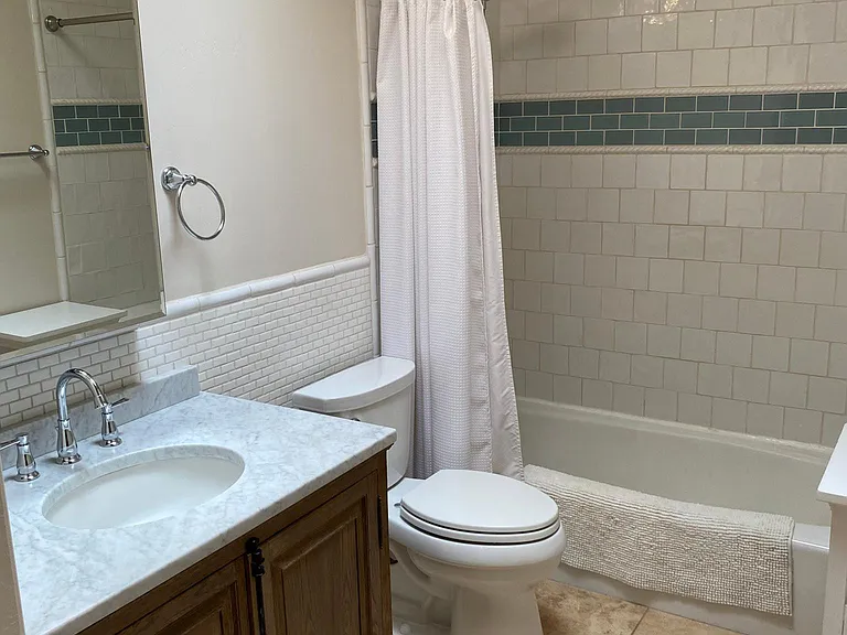 219 Richmond Dr SE #2 — Photo 7
