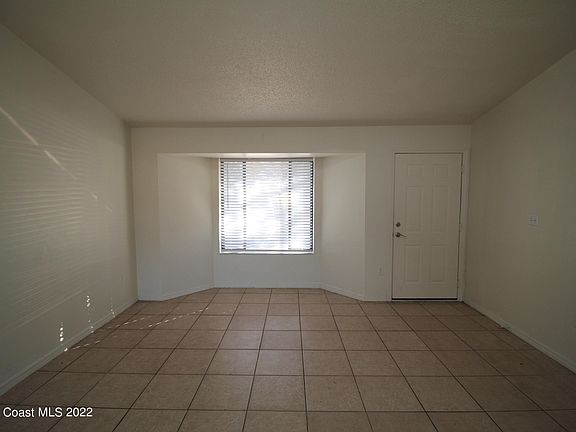 4th image of 1087 Brickell St SE