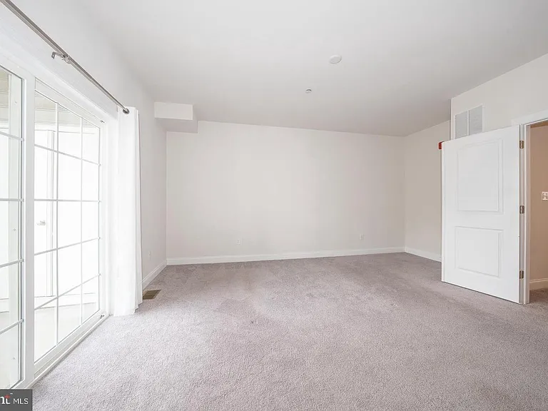 220 Charles Ellis Dr — Photo 21