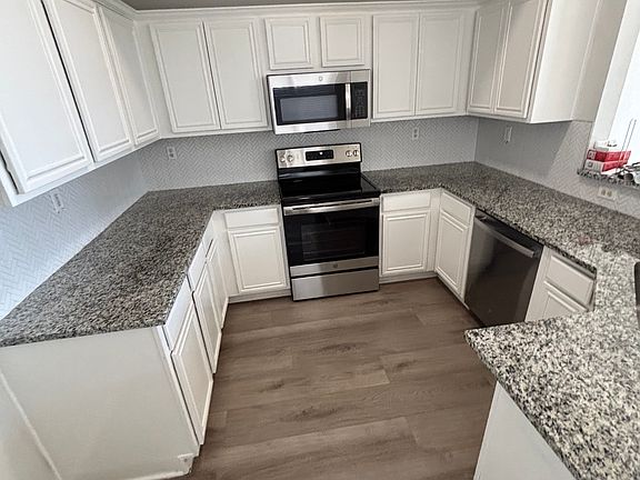 3rd image of 1205 Lassen Ln
