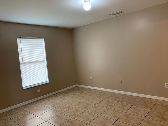 3rd image of 2300/2302 Haviland Ave S