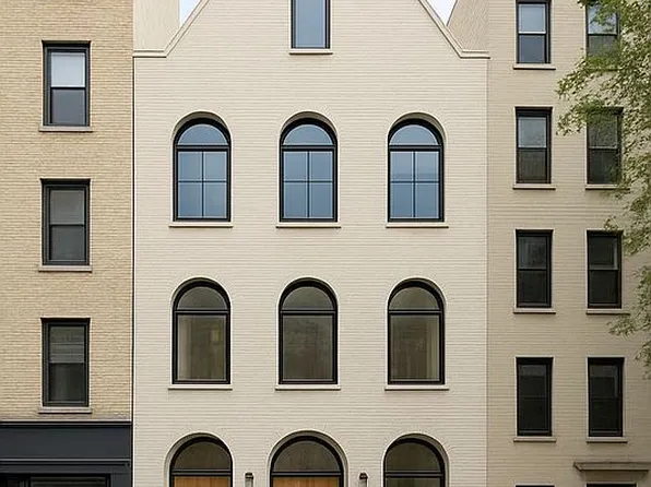 121 E 7th St, New York, NY 10009