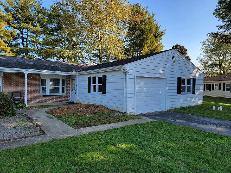 2209 Harmony Hill Dr