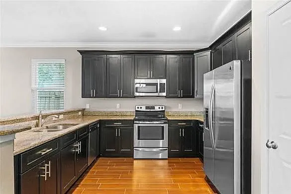 2552 Mayer St — Photo 3