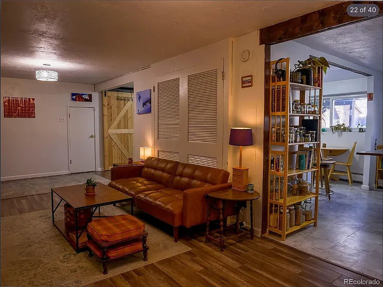 541 W 7th St — Photo 12