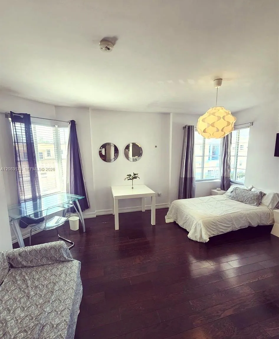 Eleven Condo — Photo 1