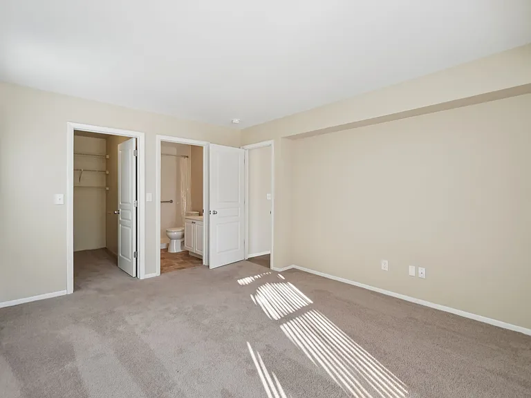 Harbour Village Apartments — Photo 14