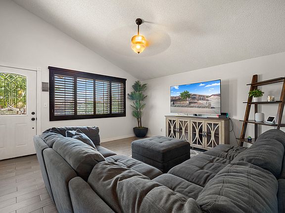 4th image of 817 Mont Blanc Dr
