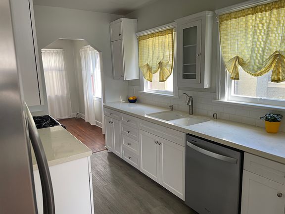 5th image of 440 N Roswell Ave #440