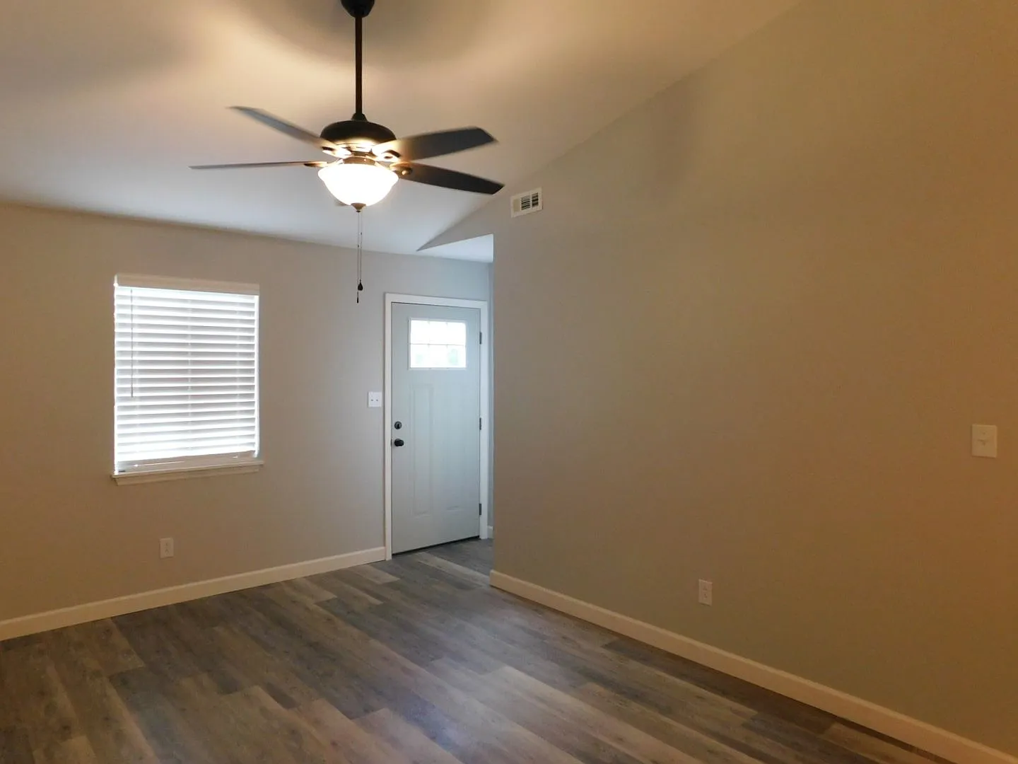 Fully Renovated Modern Duplex — Photo 3