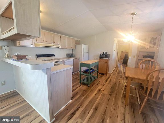 5th image of 10323 Henry Rd #8