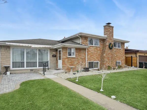 7752 Churchill St, Morton Grove, IL 60053