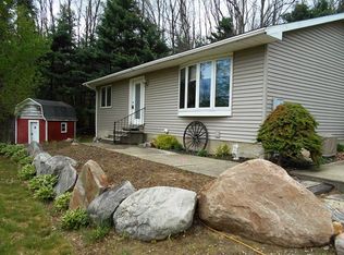 1740 E Litchfield Rd, Jonesville, MI 49250