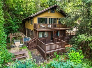 552 Galloway Ln, Gatlinburg, TN 37738