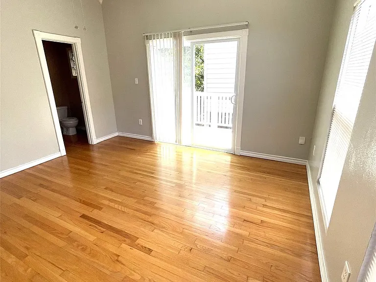4122 Drake St #1/2 — Photo 13