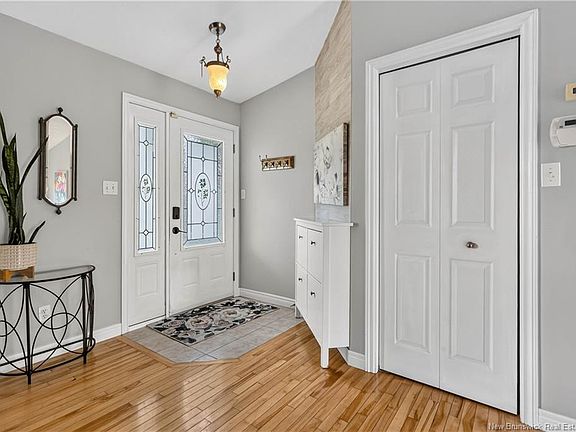 3rd image of 39 Lotusrow Dr