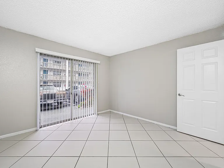 KC Flats Apartments — Photo 77