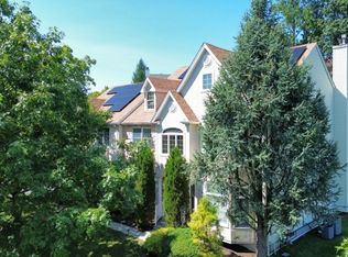 4 Pring Ct, West Orange, NJ 07052