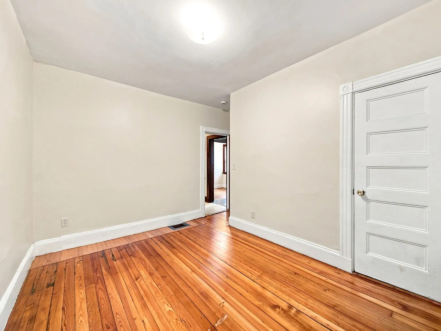 4 bed, 1400 sqft, $3,100 — Photo 3