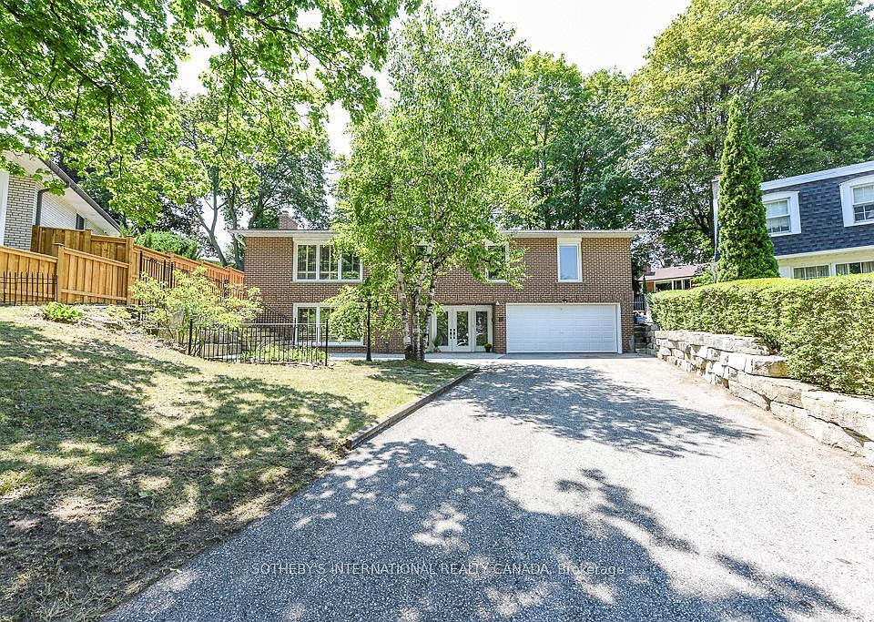 1st image of 31 Queensborough Cres