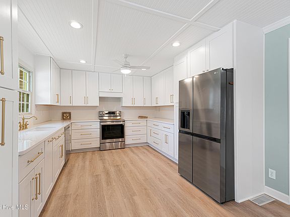 3rd image of 5010 Midyette Avenue