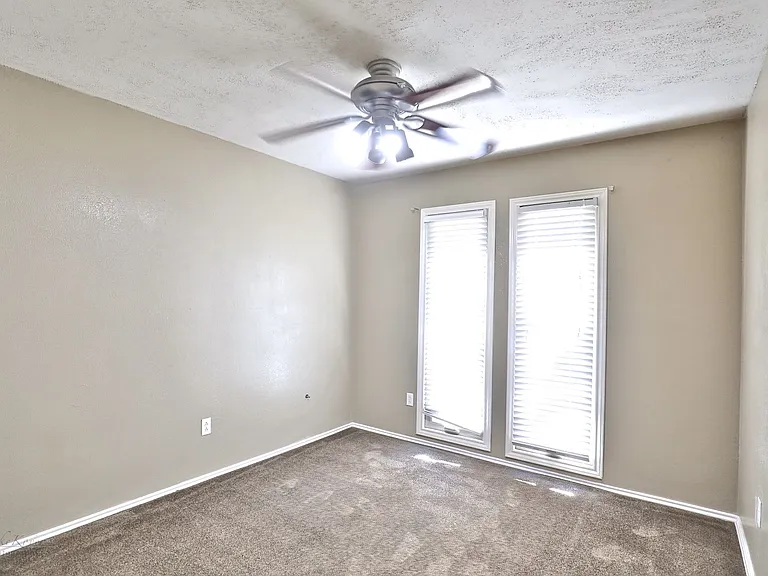 5273 Sherbrooke Ln — Photo 21