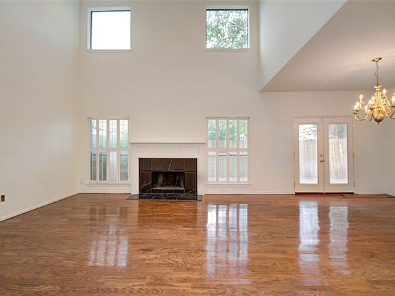 2nd image of 6 Town Oaks Pl #6