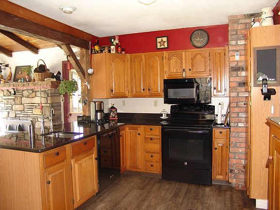 4th image of 693 Birchwood Dr