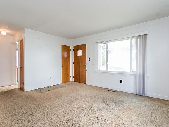 4th image of 15738 Leigh Ellen Ave