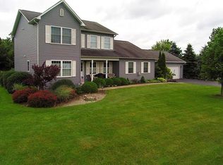 10 Teaberry Ln, Grove City, PA 16127