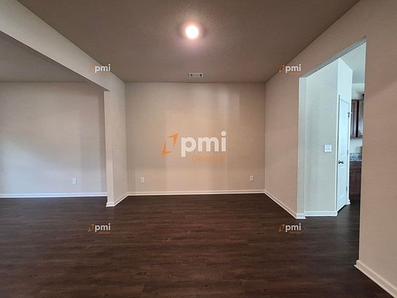 3rd image of 533 Moline Way