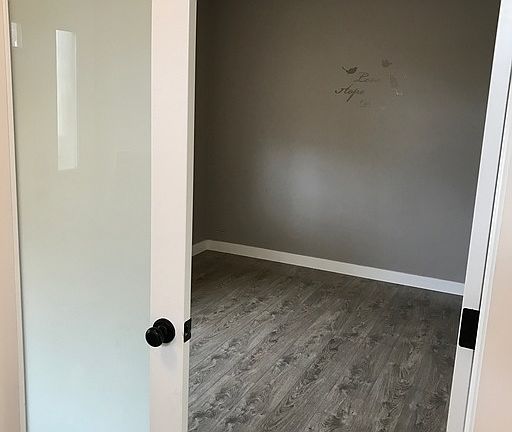 5th image of 20 Banff Ct E