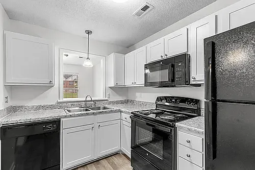 Skyside Landing Apartments — Photo 33