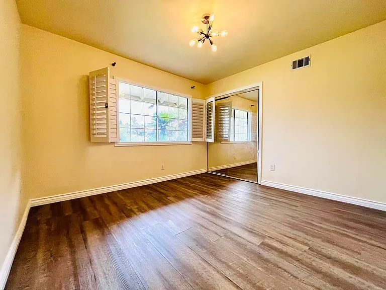 1800 Yermo Pl — Photo 32