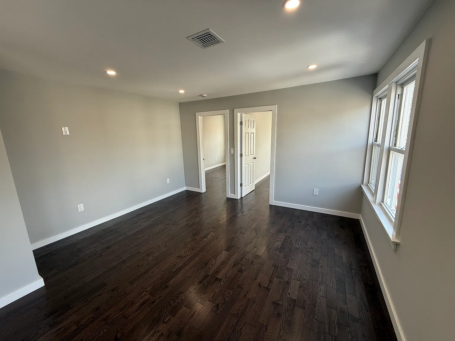 3 bed, 1100 sqft, $2,800 — Photo 4