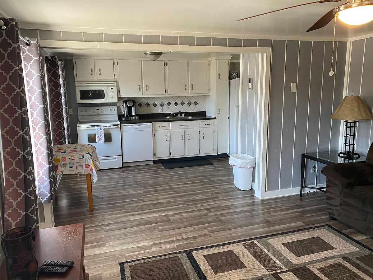 Building Photo - 215 N Irving Ave #2