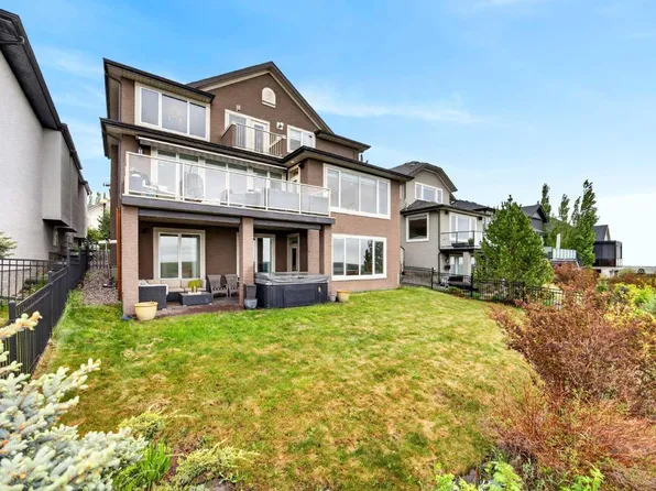 224 Springbluff Hts SW, Calgary, AB T3H 5B8