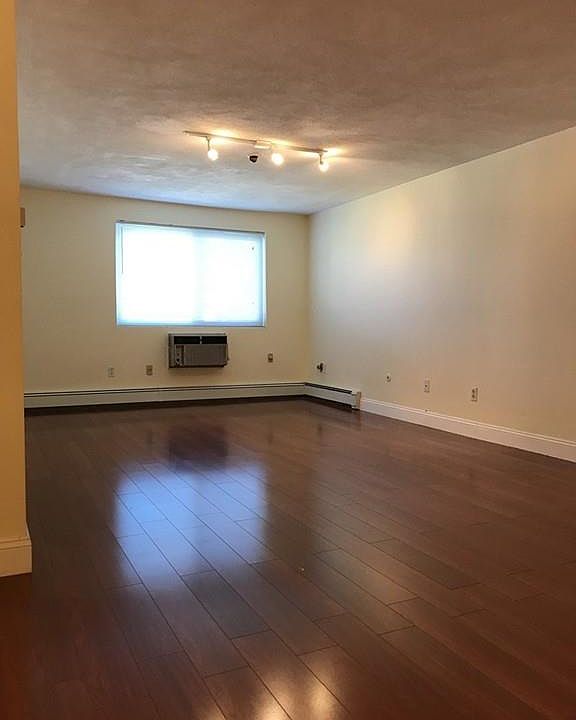 1st image of 215 Winter St APT 3Q