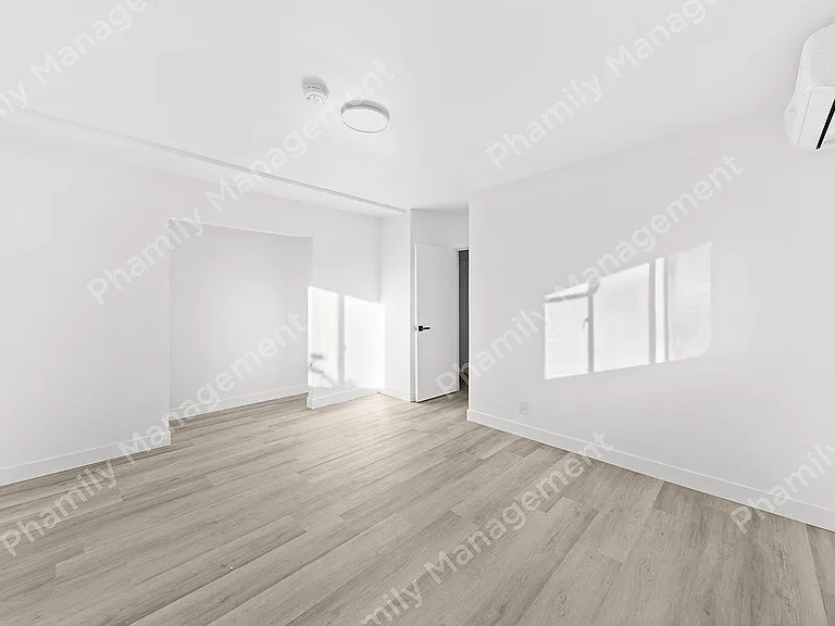Madison Apt — Photo 15