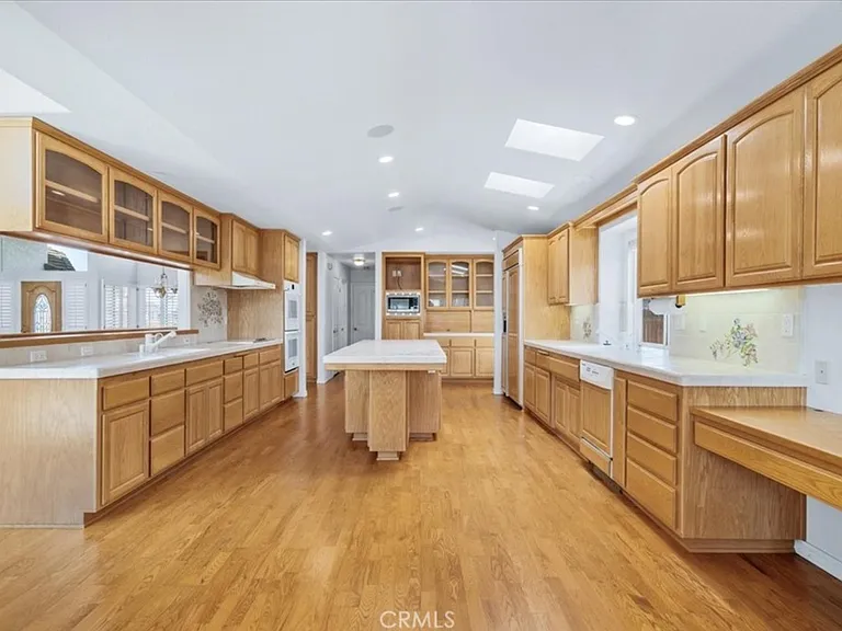 932 Skylark Ct — Photo 3
